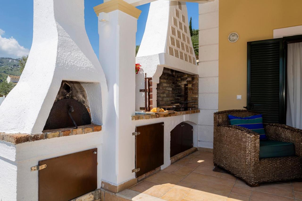 Solaris Methea- Luxury Central Villa By The Castle Kassiopi Exterior photo