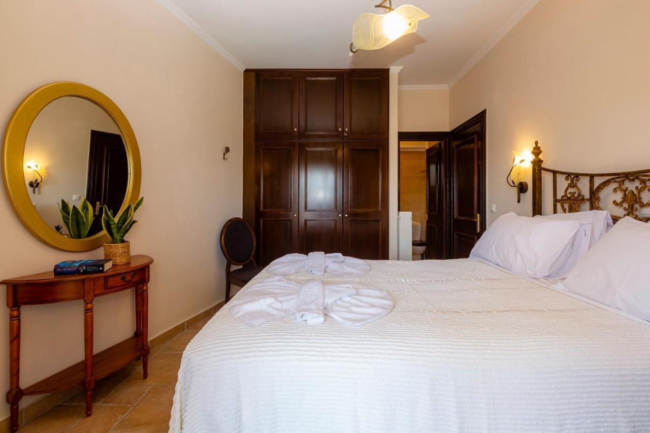 Solaris Methea- Luxury Central Villa By The Castle Kassiopi Exterior photo